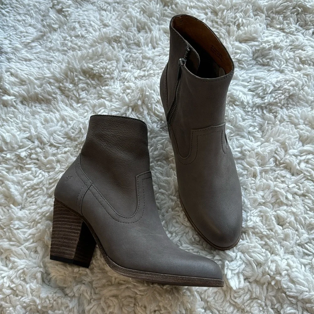 🆕 Frye Essa Leather Booties